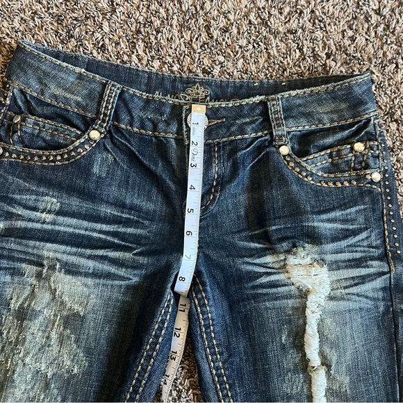 Women’s Almost Famous distressed denim jeans; Size 11 - Picture 8 of 9